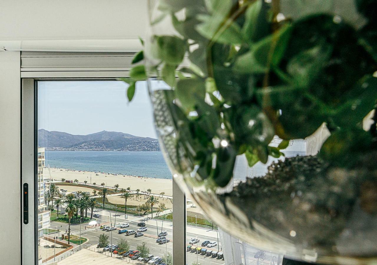 Karina D-Luxe Apartment Empuriabrava Exterior photo